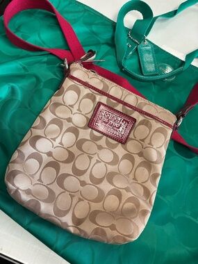 COACH Y2K Cross Body Purse NWT Poppy Cherry Khaki Red Signature Daisy Vintage